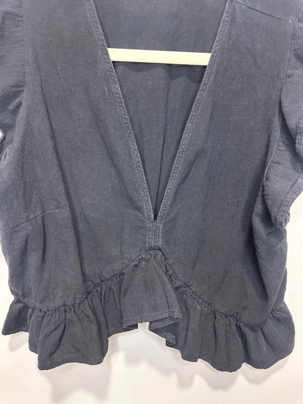 FANCYINN Black Sleeveless Ruffle Crop Top Blouse, SzL - Picture 2 of 5